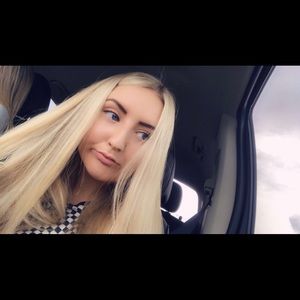 Meet your Posher, Chanel